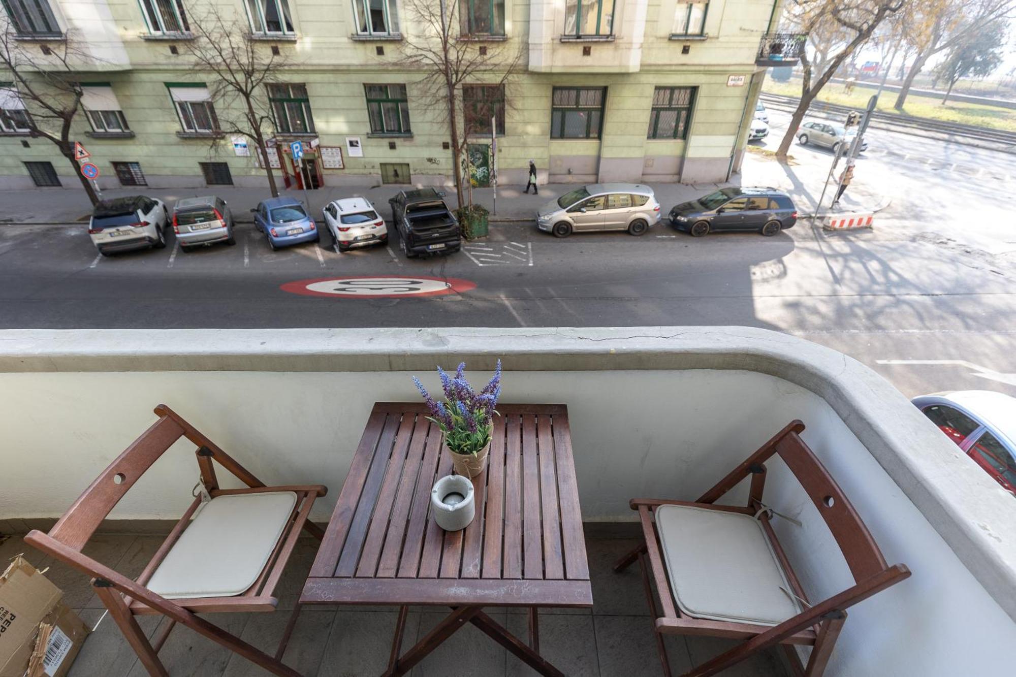 Bright & Spacious Riverside Apartment With Balcony بودابست المظهر الخارجي الصورة