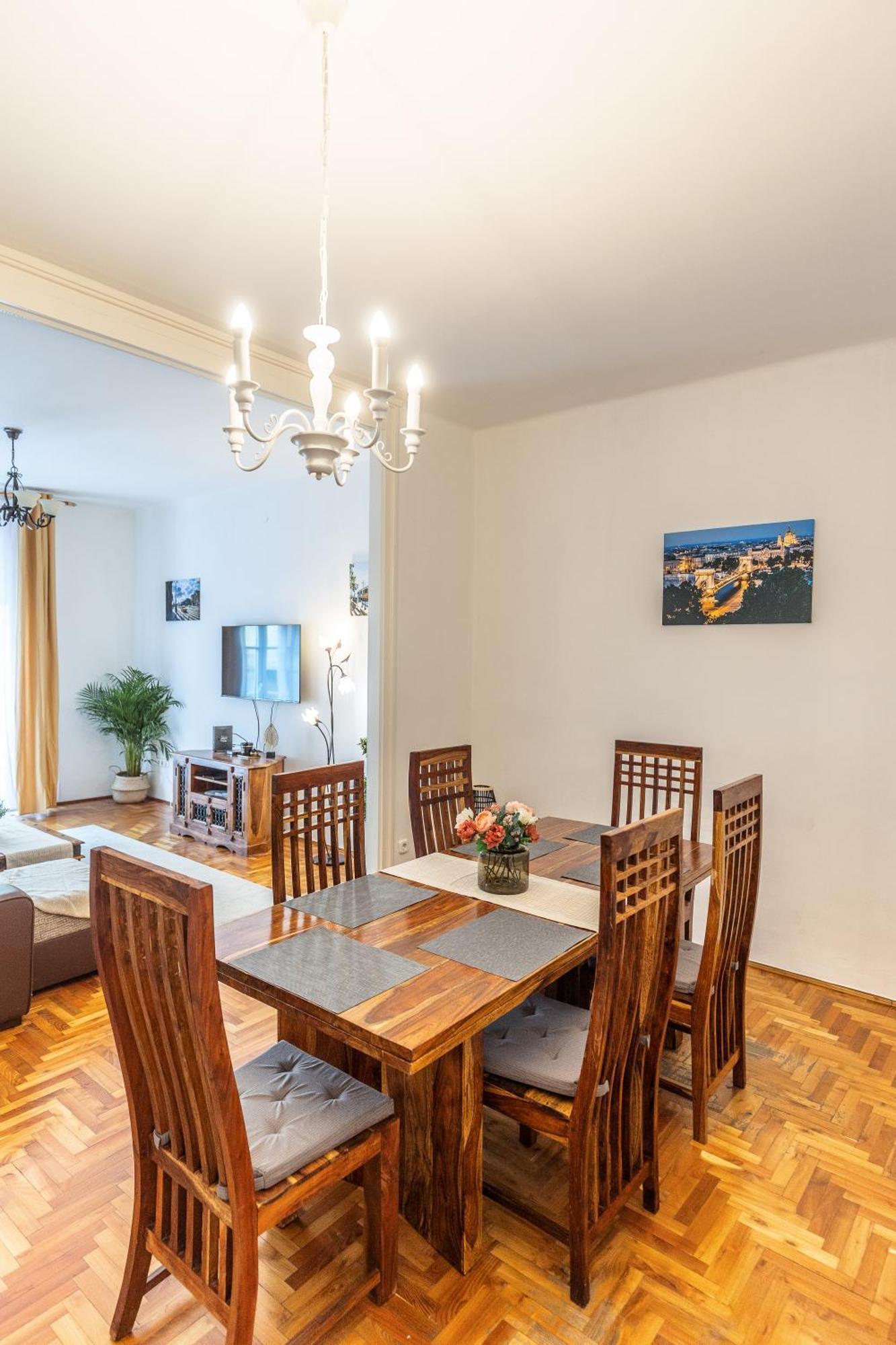 Bright & Spacious Riverside Apartment With Balcony بودابست المظهر الخارجي الصورة