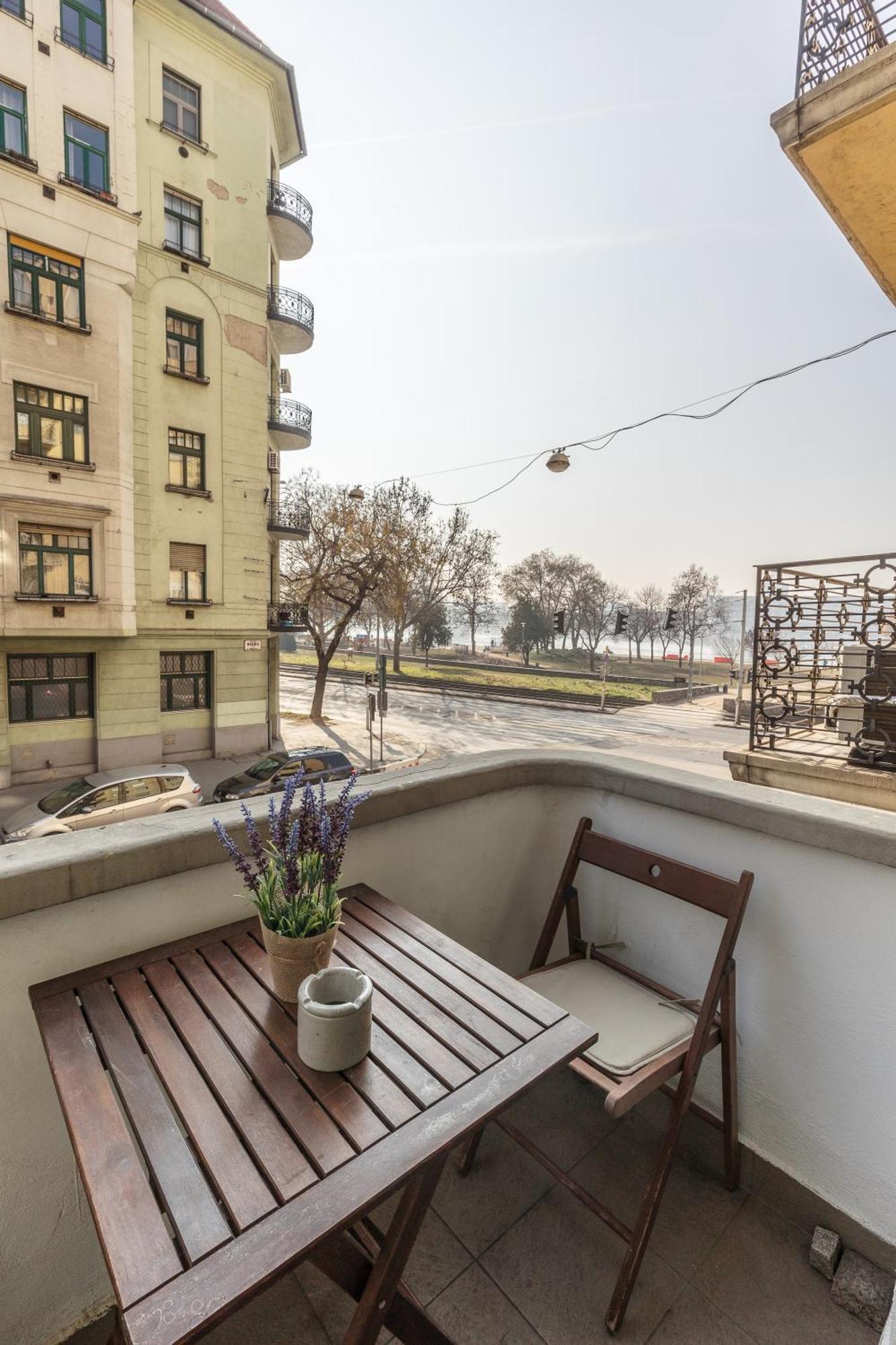 Bright & Spacious Riverside Apartment With Balcony بودابست المظهر الخارجي الصورة